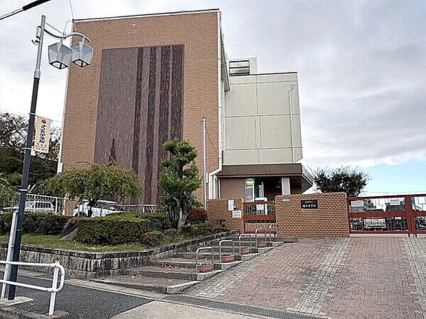 名古屋市立植田中学校(約1,319m)