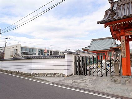 ルンビニ幼稚園 381m