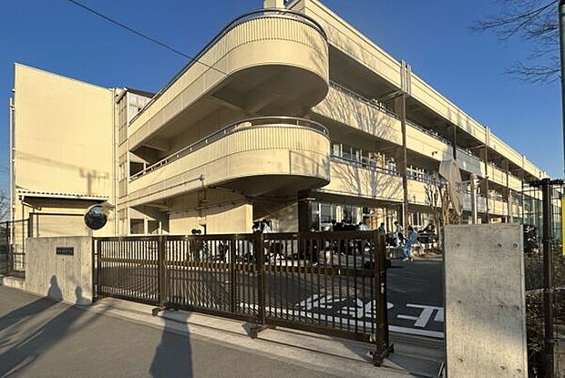 浦安市立浦安中学校(約1,325m)