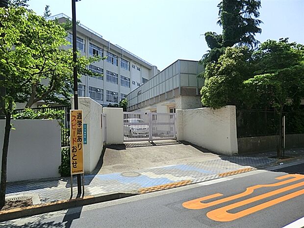 江戸川区立篠崎第二中学校(約400m)