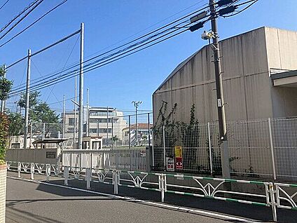 渋谷区立渋谷本町学園小学校 912m