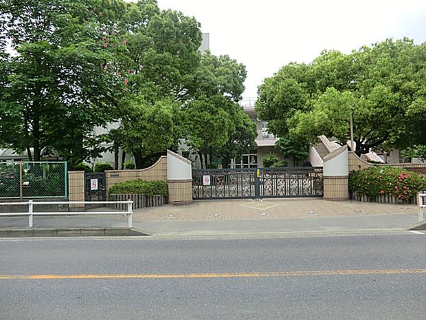 さいたま市立辻小学校(約386m)