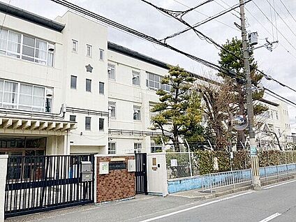 寝屋川市立神田小学校 727m