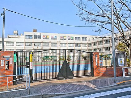 北区立王子第一小学校 595m