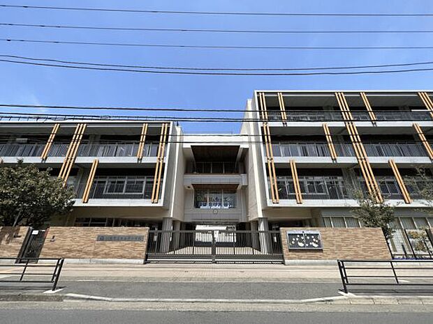 川崎市立大谷戸小学校(約325m)