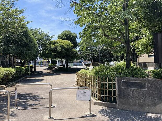 梅田中央公園(約164m)