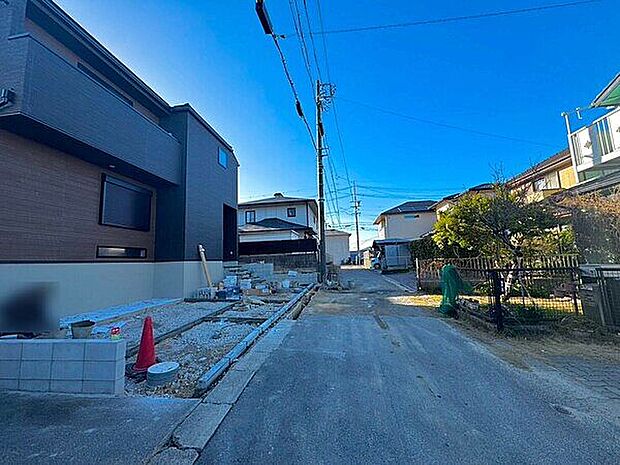 【前面道路】現地見学のご希望は、赤色の「見学予約」ボタンをクリック!
