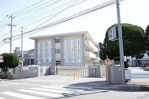 春日市立春日東中学校(約738m)