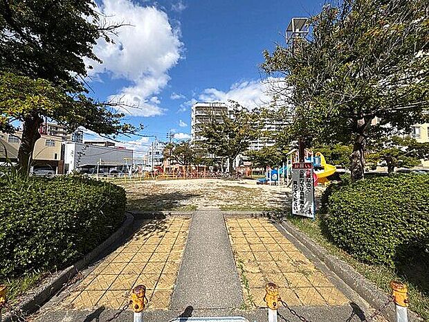 上敷公園(約1,208m)