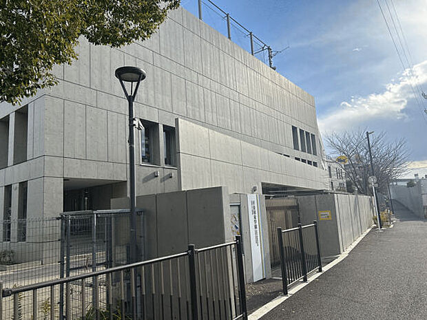 杉並区立杉並和泉学園(約664m)