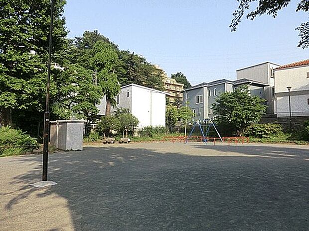 瀬戸ヶ谷町第二公園(約1,045m)