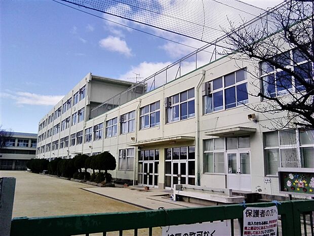 名古屋市立二城小学校(約899m)