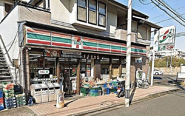 セブンイレブン三ツ池店(約621m)