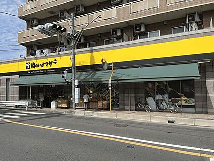 ライフ新座店 819m