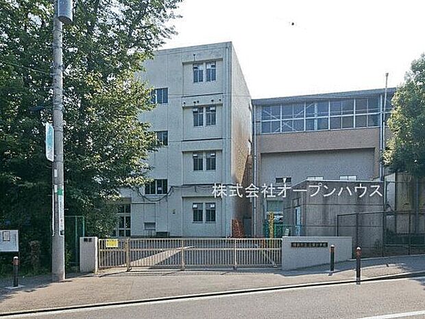 横浜市立三保小学校(約402m)