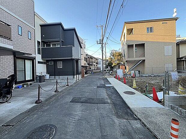【前面道路】セブンイレブン川崎神地店まで徒歩2分(116m)のため急なお買い物にも便利な立地です!物件を選ばれる際にはぜひ一度周辺環境もお確かめください!