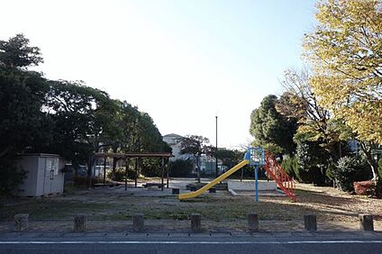 下山門２号公園 872m