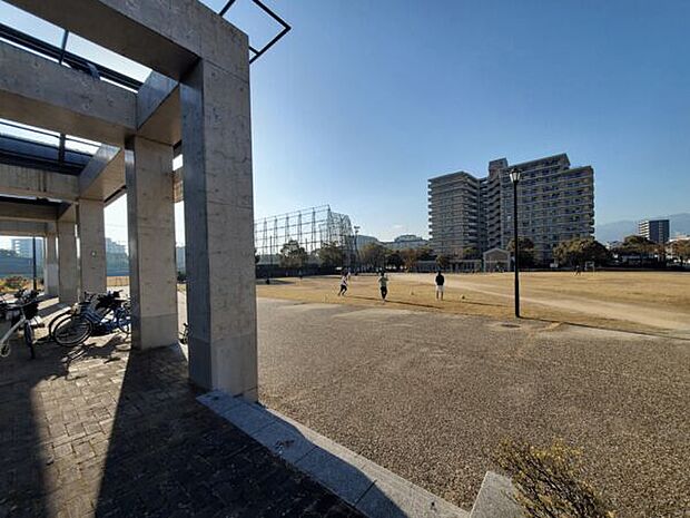 津門中央公園（約890m）