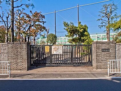 横浜市立入船小学校 359m