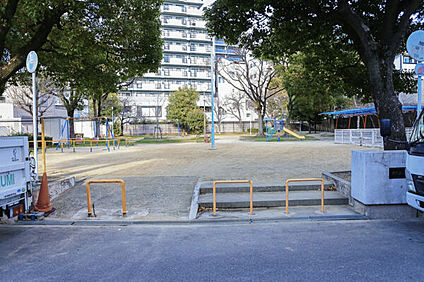 大阪市立南田辺小学校 525m