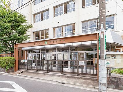 葛飾区立青葉中学校 275m