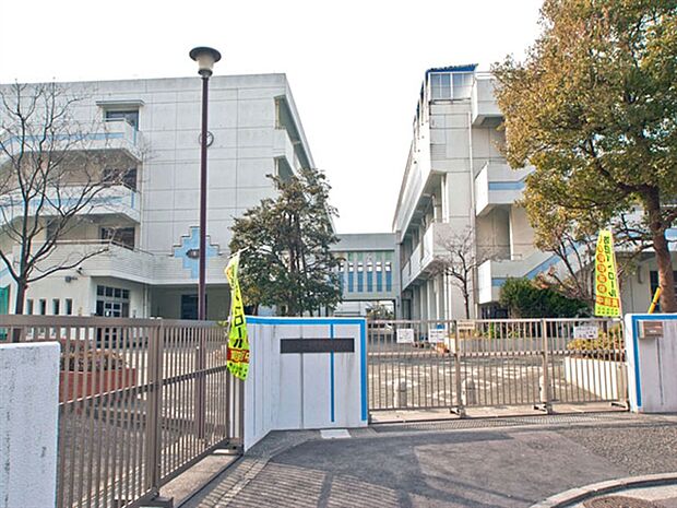 横浜市立根岸中学校（約1,229m）