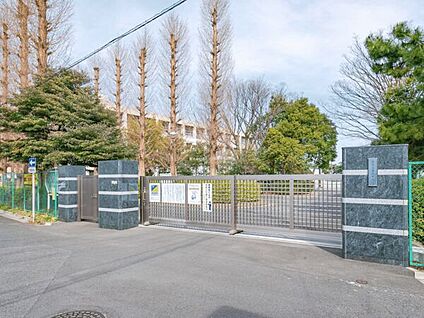 蕨市立第一中学校 921m