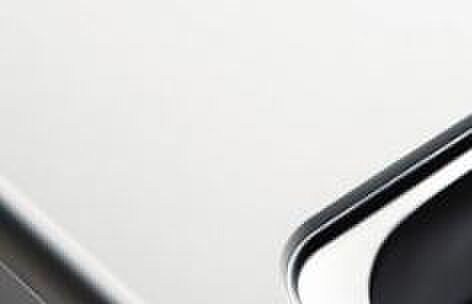 【キッチン「KT」】温もりや柔らかさを感じさせるなめらかな質感の人工大理石。水アカが目立ちにくく、お手入れがカンタン。料理の時間も一層楽しくなります。