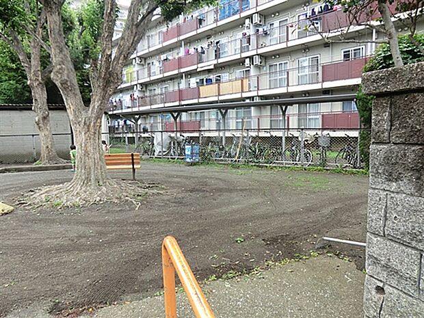 上鶴間すぎな公園(約1,297m)