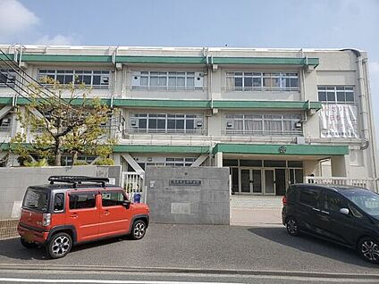 茨木市立南中学校 585m