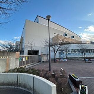 浦安市立東野小学校 604m