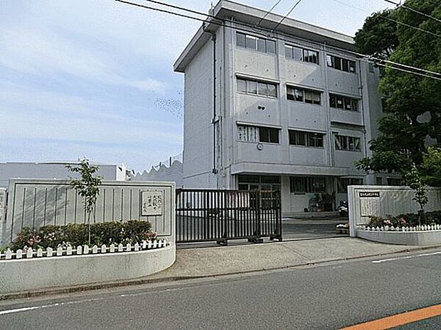 藤沢市立明治中学校(約682m)