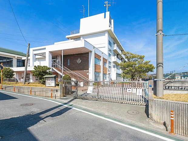 鎌倉市立腰越中学校(約2,039m)