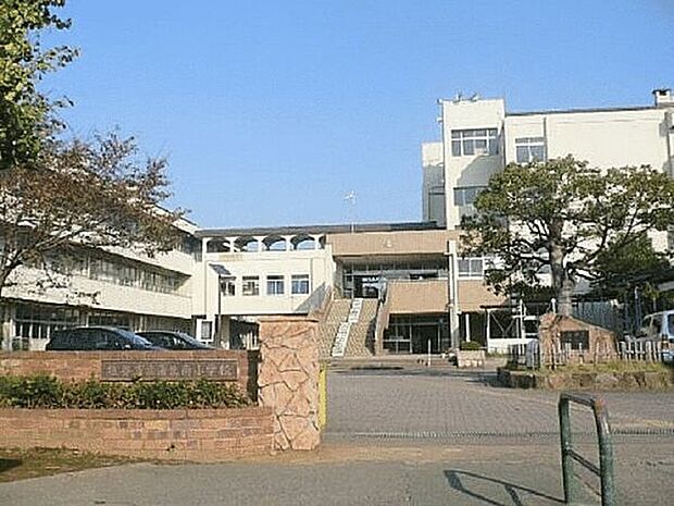 越谷市立蒲生南小学校（約1,060m）