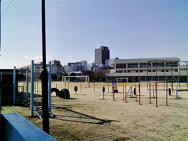 名古屋市立大坪小学校(約1,352m)