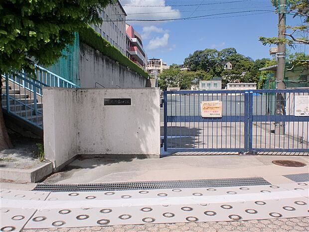 名古屋市立御幸山中学校(約2,721m)