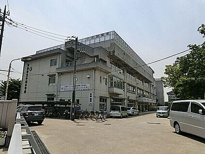 草加市立小山小学校 332m