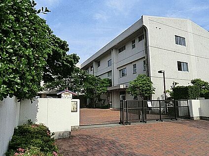 藤沢市立羽鳥中学校 461m