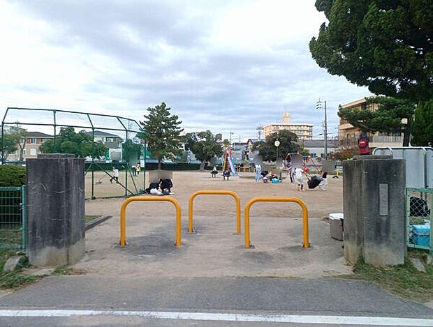 八枚公園（約488m）