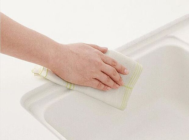 【シンク】浄水器一体型水栓付のシステムキッチン。シンクは溝の無い一体形状のため、お手入れカンタンでいつもキレイな状態を保てます。