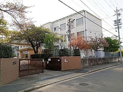 ココカラファインZipドラッグ白沢高針店 653m