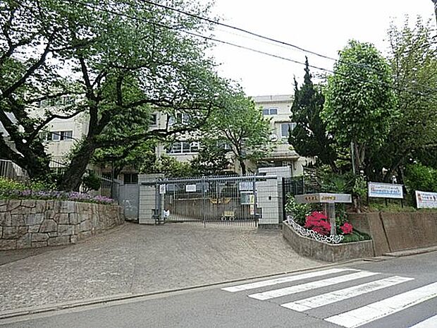 川崎市立生田中学校(約1,290m)