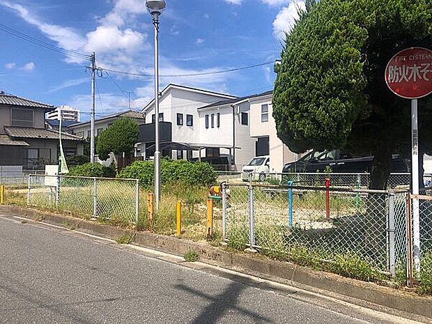 満所公園(約225m)