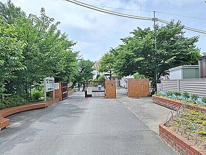 伊丹市立西中学校 526m