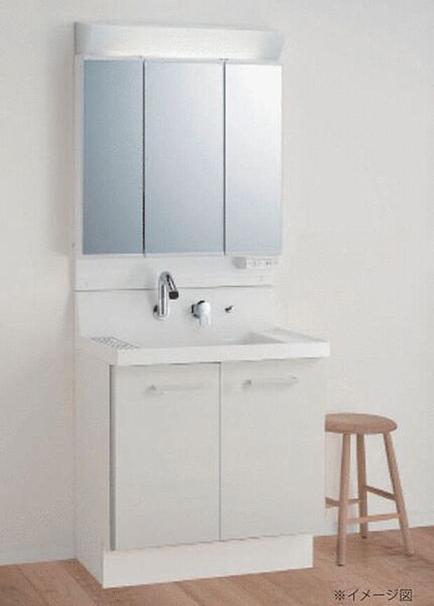 【洗面化粧台「ピアラ」】水栓を引き出して使える、お掃除に便利な洗面化粧台。洗面台下には収納を備えています。
