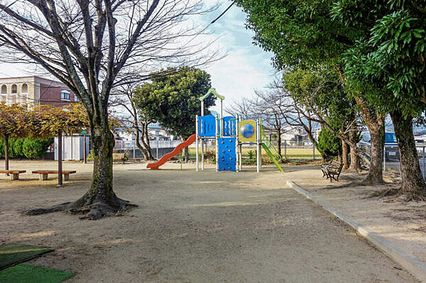 水町公園(約768m)