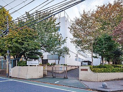 練馬区立上石神井第三保育園 571m