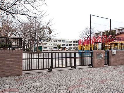 横浜市立潮田中学校 197m