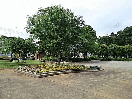 登戸公園 706m