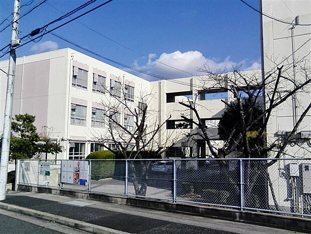 名古屋市立平針中学校(約1,221m)